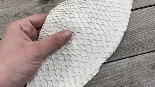 Petite peau de cuir de poisson tilapia blanc mat Cuirenstock