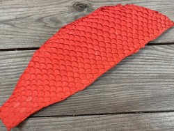 Peau de cuir de poisson tilapia rouge mat accessoire bijoux maroquinerie Cuir en Stock
