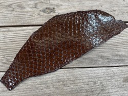 Peau de cuir de poisson tilapia marron glossy brillant accessoire bijoux maroquinerie Cuir en stock