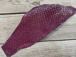 Peau de cuir de poisson tilapia prune glossy bijoux accessoire maroquinerie Cuir en stock