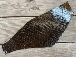 Peau de cuir de poisson tilapia noir glossy maroquinerie bijoux accessoire cuirenstock