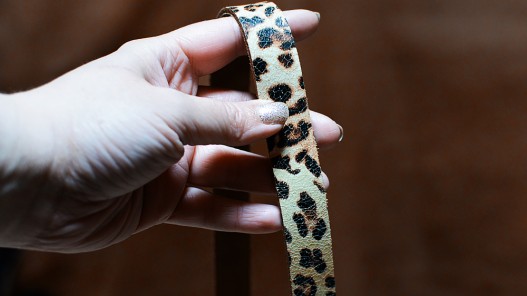 Bande lanière de cuir double croupon - motif Léopard - Cuir en Stock