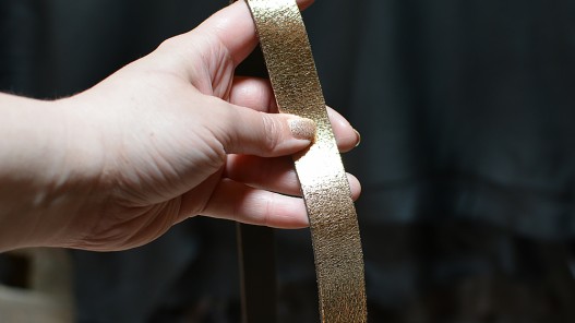 Bande lanière de cuir craquelé doré métallisé - Double Croupon - Cuir en Stock