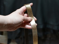 Bande lanière de cuir craquelé doré métallisé - Double Croupon - Cuir en Stock