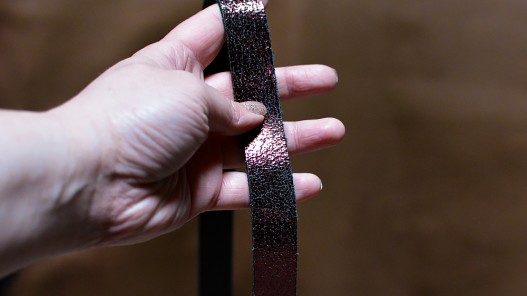 Bande lanière de cuir double croupon couleur bordeaux métallisé - Cuirenstock