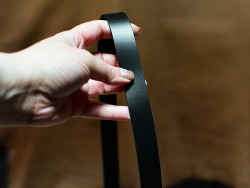 Bande lanière de cuir noire classique - Cuir en Stock
