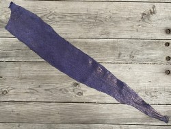 Peau entière cuir de poisson saumon violet nacré luxe exotique bijoux accessoire maroquinerie cuir en stock