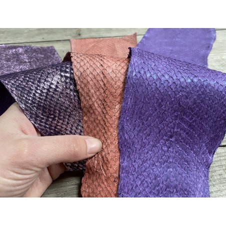 Lot de 3 peaux de cuir de poisson saumon nuances rose violet corail mat satiné nacré métallisé Cuir en Stock