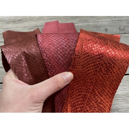 Lot de 3 peaux de cuir de poisson saumon camaïeu de rouge orange bordeaux mat satiné nacré métallisé Cuir en stock