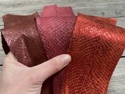 Lot de 3 peaux de cuir de poisson saumon camaïeu de rouge orange bordeaux mat satiné nacré métallisé Cuir en stock