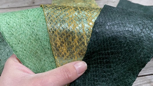 Lot de 3 peaux de cuir de poisson saumon camaïeu de vert jaune mat satiné nacré métallisé Cuir en stock