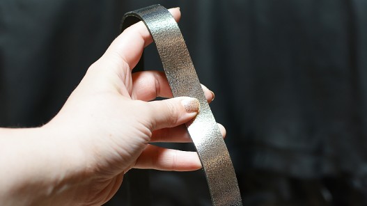 Bande lanière de cuir argent métallisé craquelé - Double Croupon - Cuir en Stock