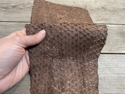 Peau de cuir de poisson Perche du Nil brun tabac mat - Cuir en Stock