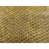 Détail écailles peau de cuir poisson - Perche du Nil - jaune ocre - maroquinerie bijoux Cuir en Stock