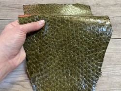 Peau de cuir de poisson - Perche du Nil - vert kaki - satiné - exotique luxe - Cuir en stock