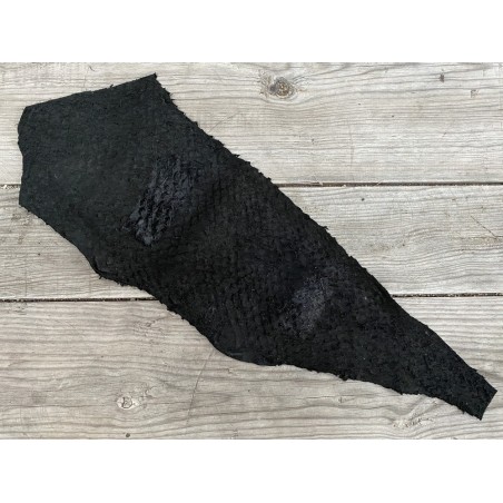 Peau écailles - cuir de poisson - Perche du Nil - noir mat - bijoux - accessoire - maroquinerie - cuir en stock