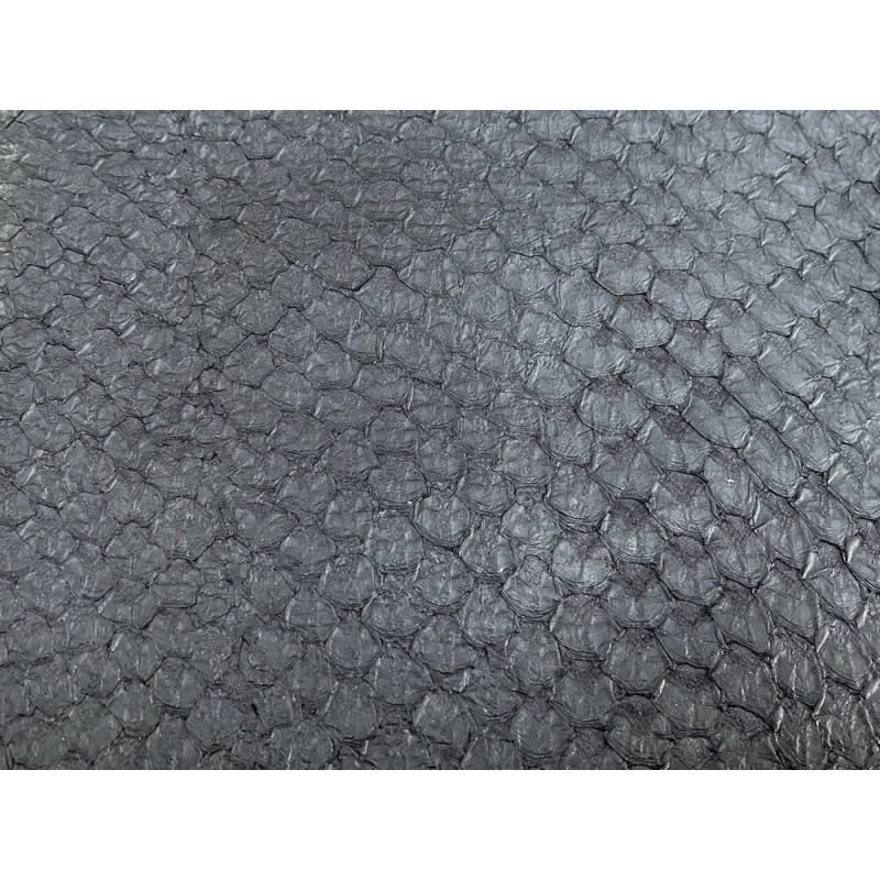 Détail écailles - cuir de poisson - Perche du Nil - noir semi-mat - Cuir en Stock