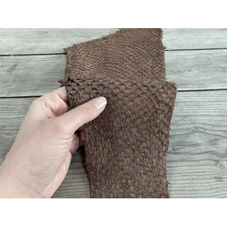 Peau de cuir de poisson Perche du Nil brun noisette mat - Cuir en Stock