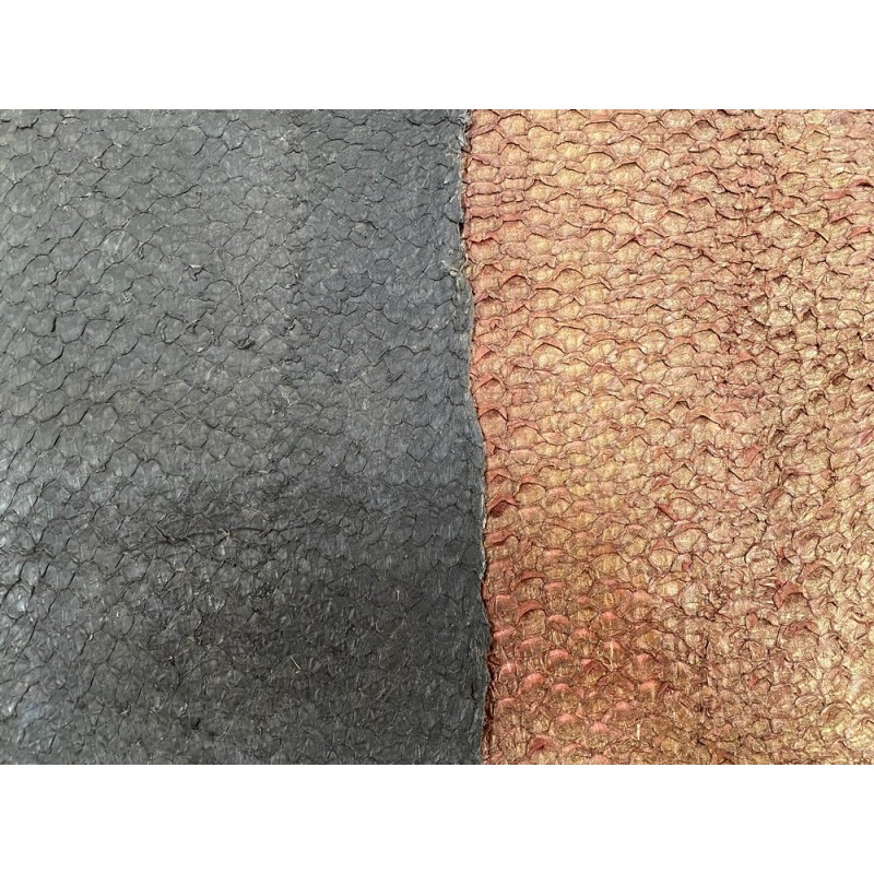 Détail écailles - cuir de poisson - lot de peaux - Perche du Nil - marron - Cuir en Stock