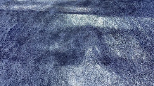 Peau de cuir de mouton - tannage végétal - bleu marine nuancé- maroquinerie - cuir en stock