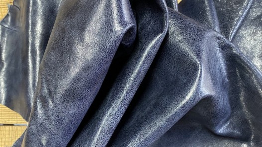 Souplesse tannage peau de cuir de mouton - tannage végétal - bleu marine - maroquinerie - Cuirenstock