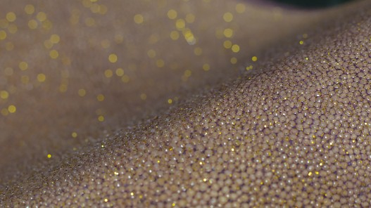 Détail perle centrale - peau de galuchat - grain perlé semi-poli - lilas pailleté - bijou - gainage d'objet - Cuirenstock