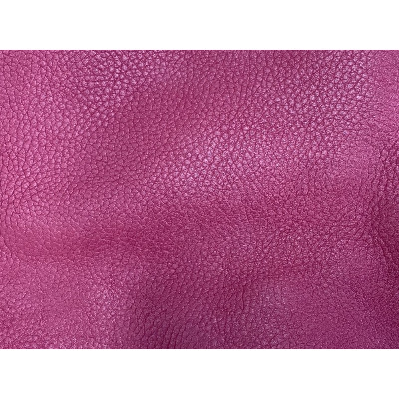 Cuir de taurillon grain togo - couleur framboise - maroquinerie - Cuir en stock Cuir de taurillon grain togo - couleur framboise - maroquinerie - Cuir en stock