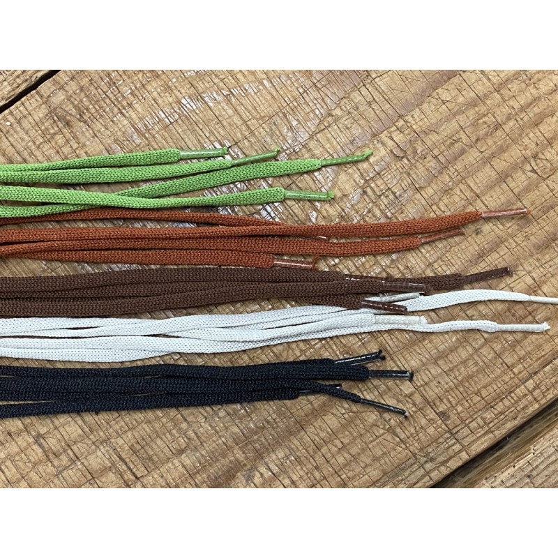 Lot de 5 paires de lacets plat en polyester tricote de diverses couleurs Cuir en Stock