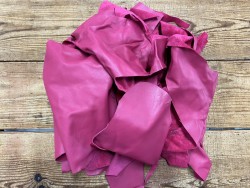 Morceau de cuir de veau rose fuschia vendu au poids - maroquinerie - bijou - accessoire - Cuir en Stock