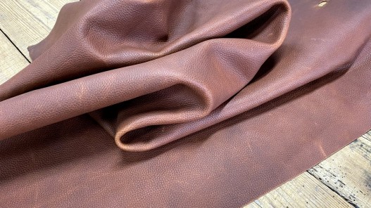 Souplesse peau de cuir de vachette ciré pullup brun rouge maroquinerie Cuirenstock