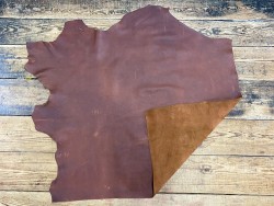 Recto verso peau de cuir de vachette ciré pullup brun rouge maroquinerie cuir en stock