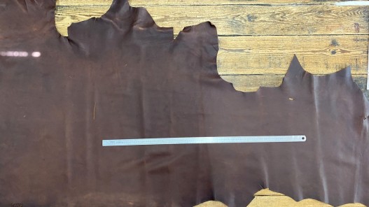 Demi-peau de cuir de vachette - cuir gras marron - pullup ciré - maroquinerie - Cuir en Stock