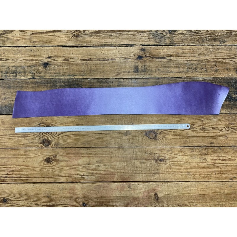 Bande de collet de vache végétal violet nacré - cuir à ceinture - Cuir en Stock Bande de collet de vache végétal violet nacré - cuir à ceinture - Cuir en Stock