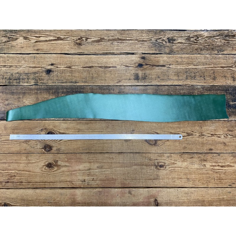 Bande de collet de vache végétal vert nacré - cuir à ceinture - Cuir en Stock Bande de collet de vache végétal vert nacré - cuir à ceinture - Cuir en Stock