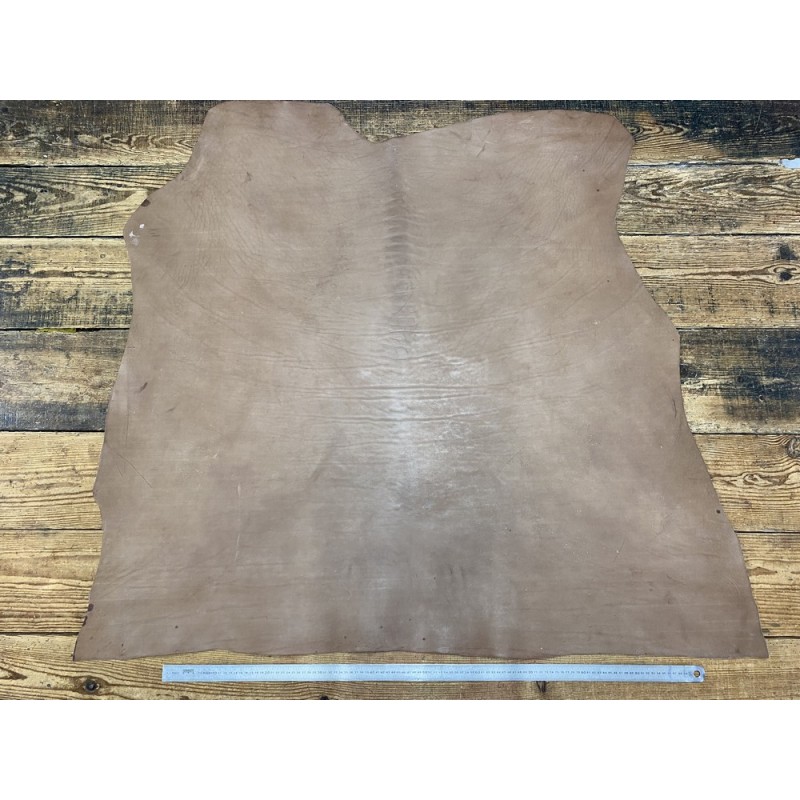 Collet de vache tannage végétal naturel brun - Cuir en Stock Collet de vache tannage végétal naturel brun - Cuir en Stock