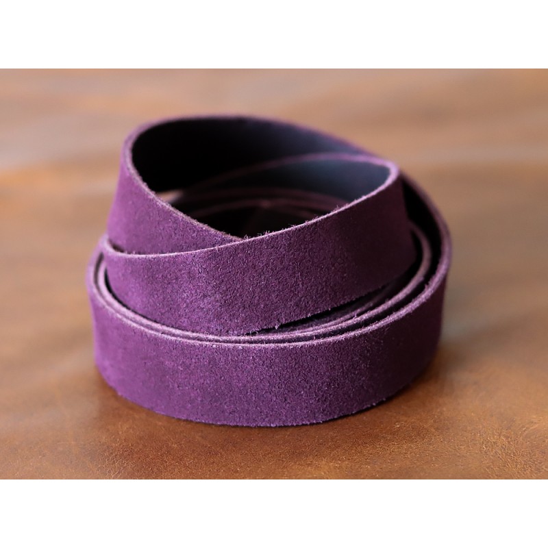 Bande de cuir souple double croupon velours prune - Cuir en Stock Bande de cuir souple double croupon velours prune - Cuir en Stock