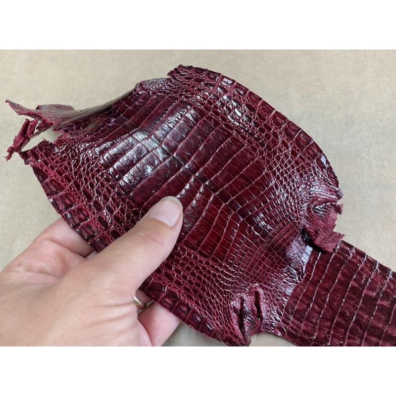 Petite peau de cuir de crocodile véritable - bordeaux - bijou - accessoire - Cuir en Stock Petite peau de cuir de crocodile véritable - bordeaux - bijou - accessoire - Cuir en Stock