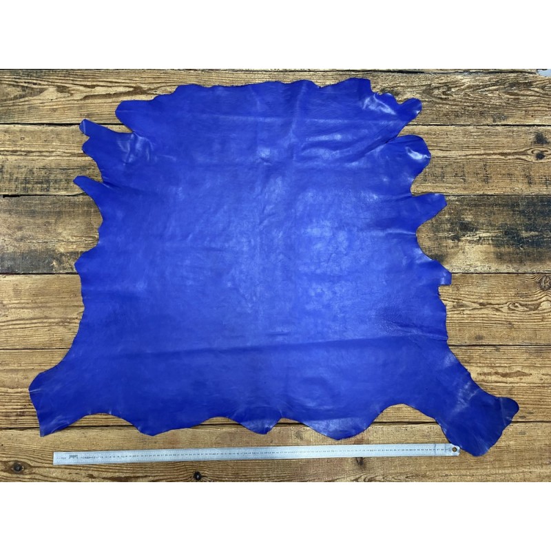 Peau de cuir de buffle bleu lavande - maroquinerie - Cuir en Stock Peau de cuir de buffle bleu lavande - maroquinerie - Cuir en Stock