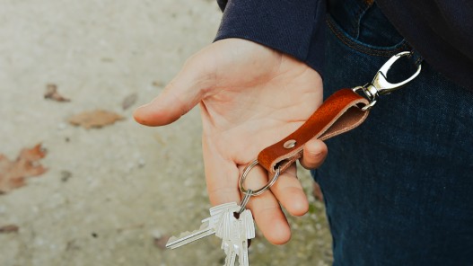 Porte clés en cuir avec mousqueton -idée cadeau - goodies - Cuirenstock