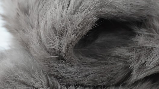 Peau de lapin en poil fourrure gris souris - vêtement - Chaussons - Cuir en Stock