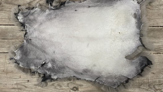Peau de lapin en poil fourrure gris souris - vêtement - Chaussons - cuir en stock