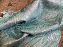 Peau de cuir de mouton turquoise effet froissé métallisé argent - Cuirenstock