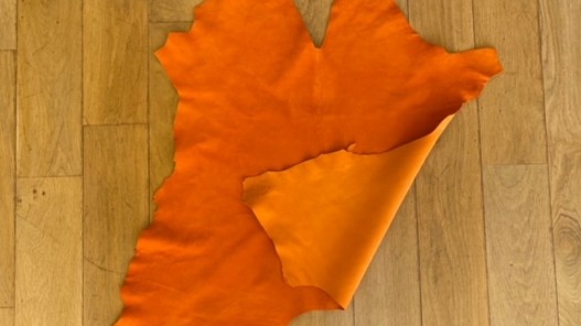 Peau de chèvre velours orange - maroquinerie - chaussure - cuir en stock