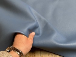 Demi peau de cuir de veau lisse bleu jeans - Cuir en stock