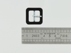 Boucle carrée gainée en cuir vernis noir 18 mm - cuir en stock