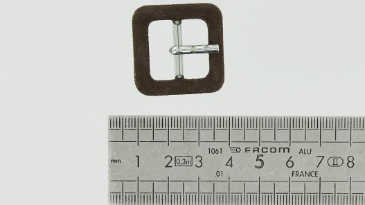 Boucle carrée gainée en velours marron 18 mm - cuir en stock