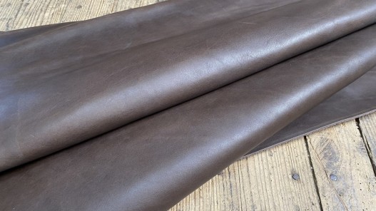 Demi-peau de cuir de vachette ciré pullup brun bison - maroquinerie - Cuirenstock