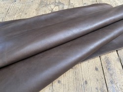 Demi-peau de cuir de vachette ciré pullup brun bison - maroquinerie - Cuirenstock