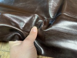 Demi-peau de cuir de vachette ciré brun café - maroquinerie - Cuir en stock
