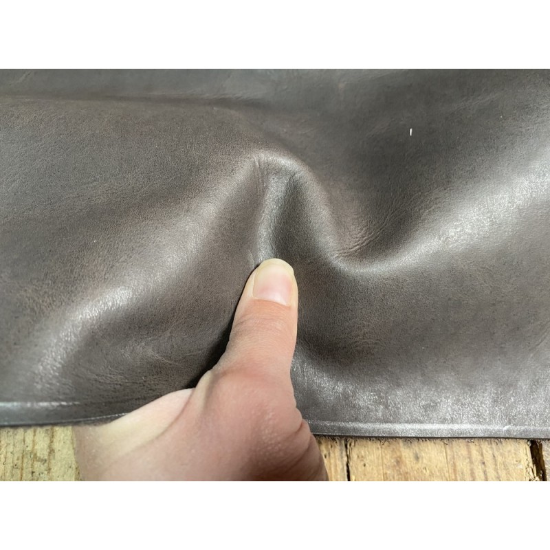 Demi-peau de cuir de vachette ciré pullup ardoise - maroquinerie - Cuir en stock Demi-peau de cuir de vachette ciré pullup ardoise - maroquinerie - Cuir en stock